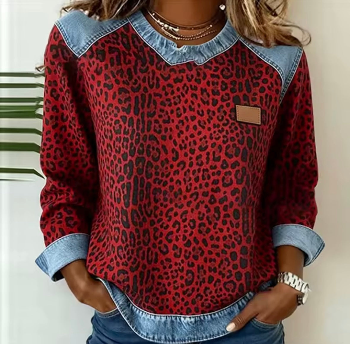 Hollyn™ | Suéter Estampado Leopardo con Cuello de Mezclilla