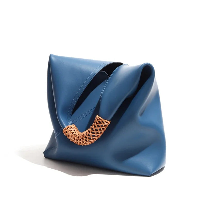 Sienna | Bolso Hobo de Piel de Becerro Italiana, Asa Trenzada