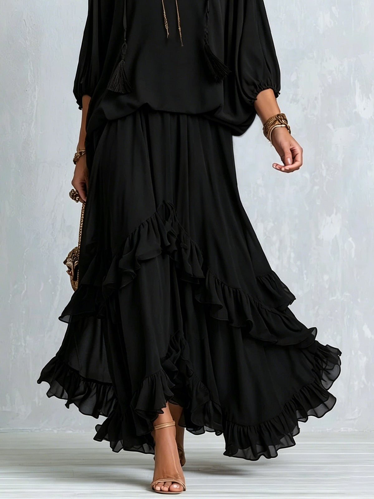 Elvira | Conjunto Top en Gasa Negro con Escote en V y Flecos con Falda de Volantes en Capas