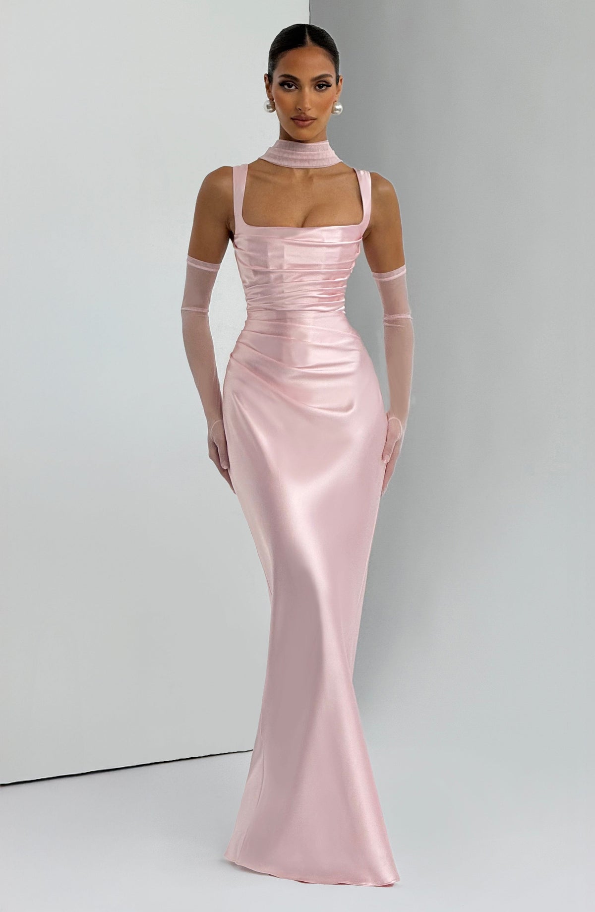 Mariela™ | Vestido satinado de lujo con pliegues asimétricos