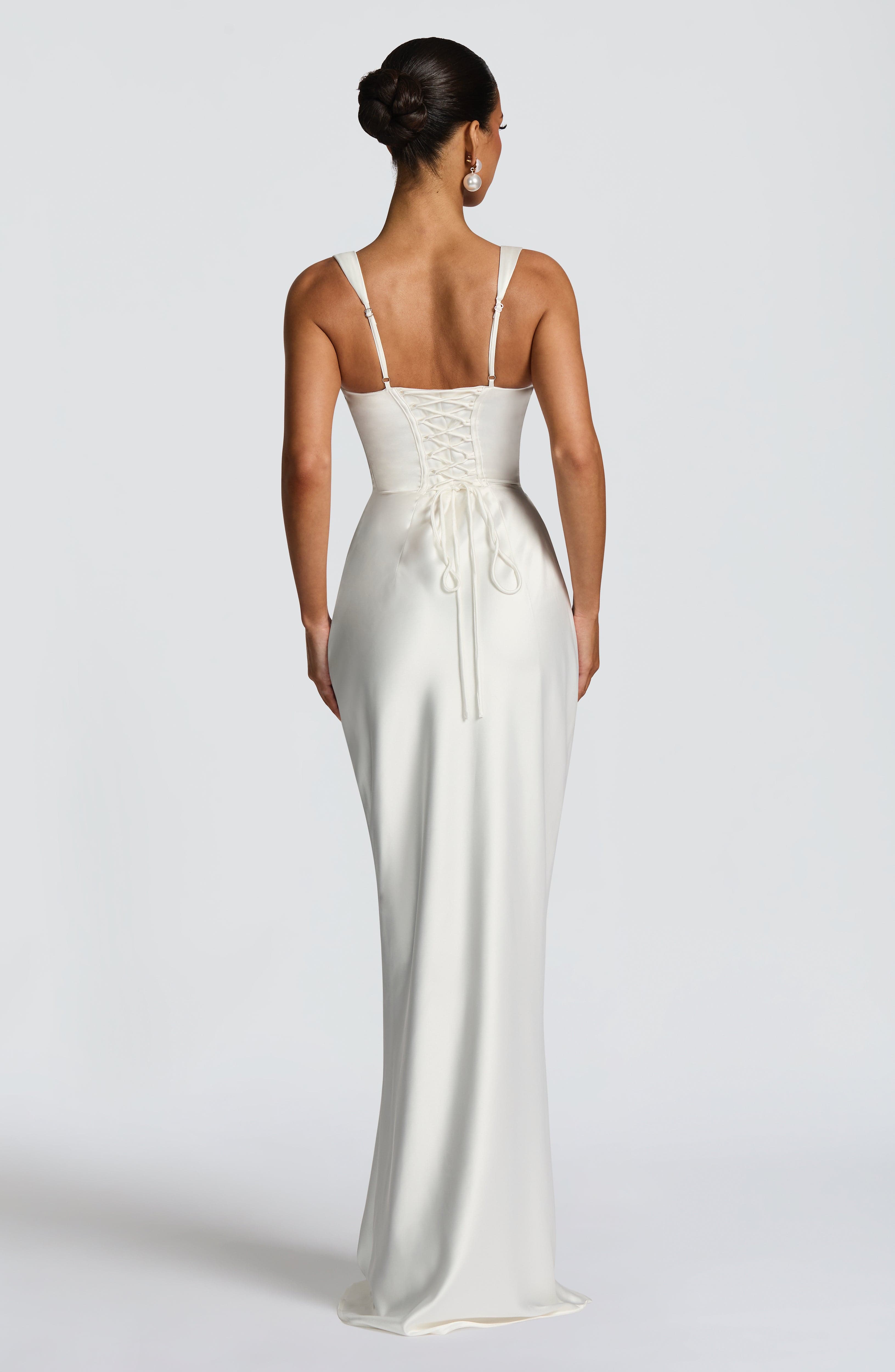 Mariela™ | Robe satinée de luxe avec plis asymétriques