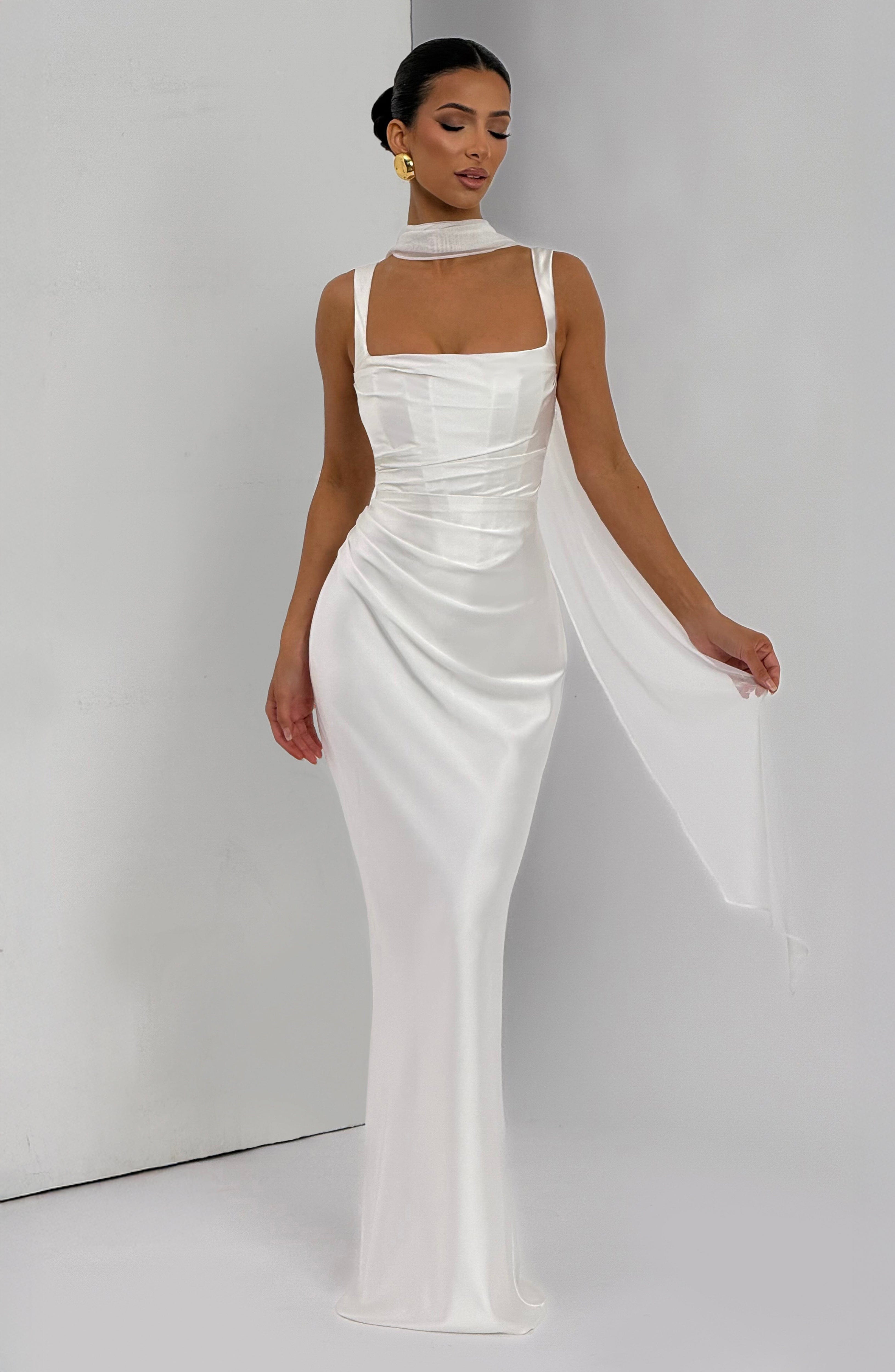 Mariela™ | Robe satinée de luxe avec plis asymétriques