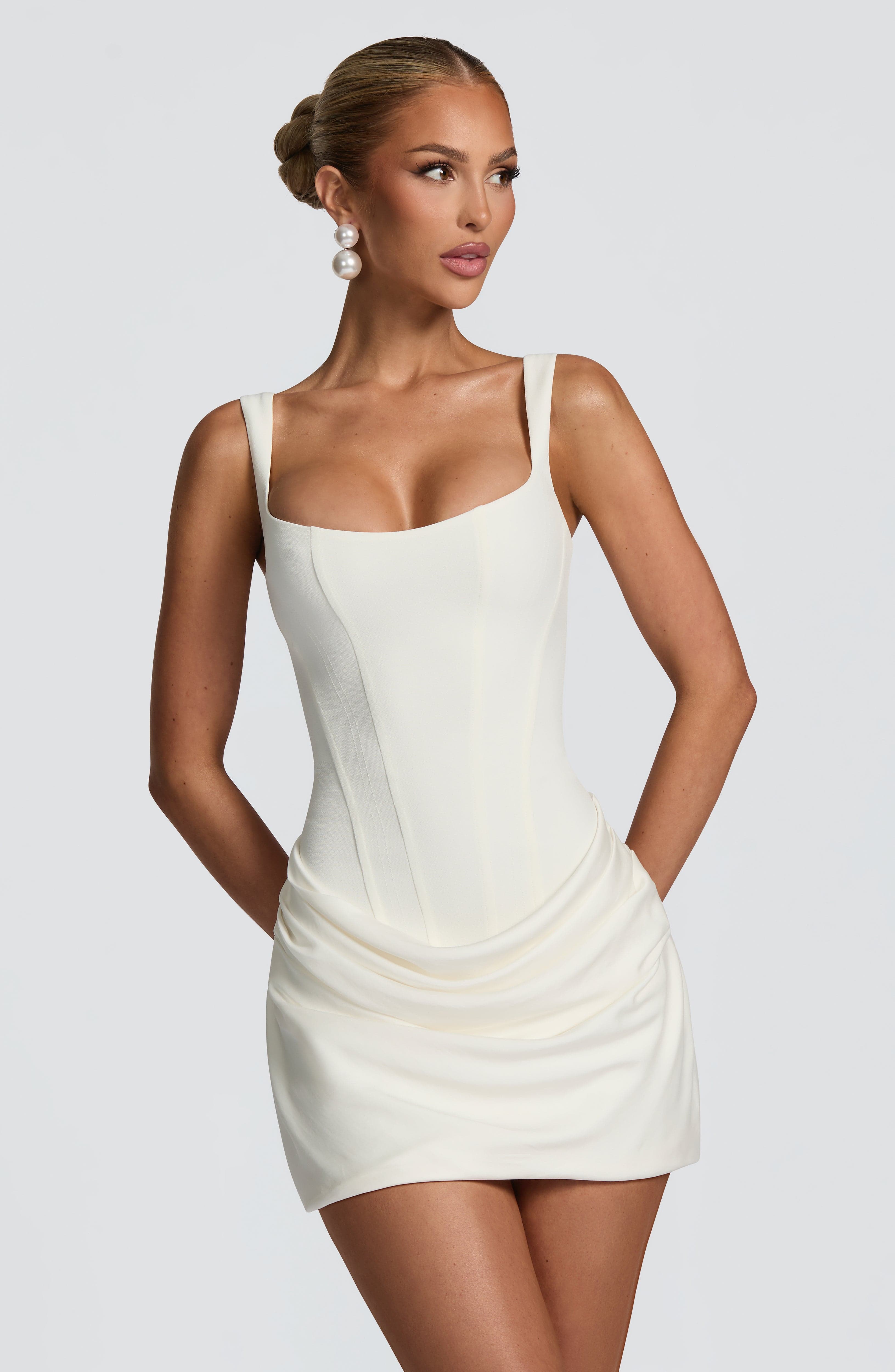 Allegra™ | Robe mini avec corset et jupe