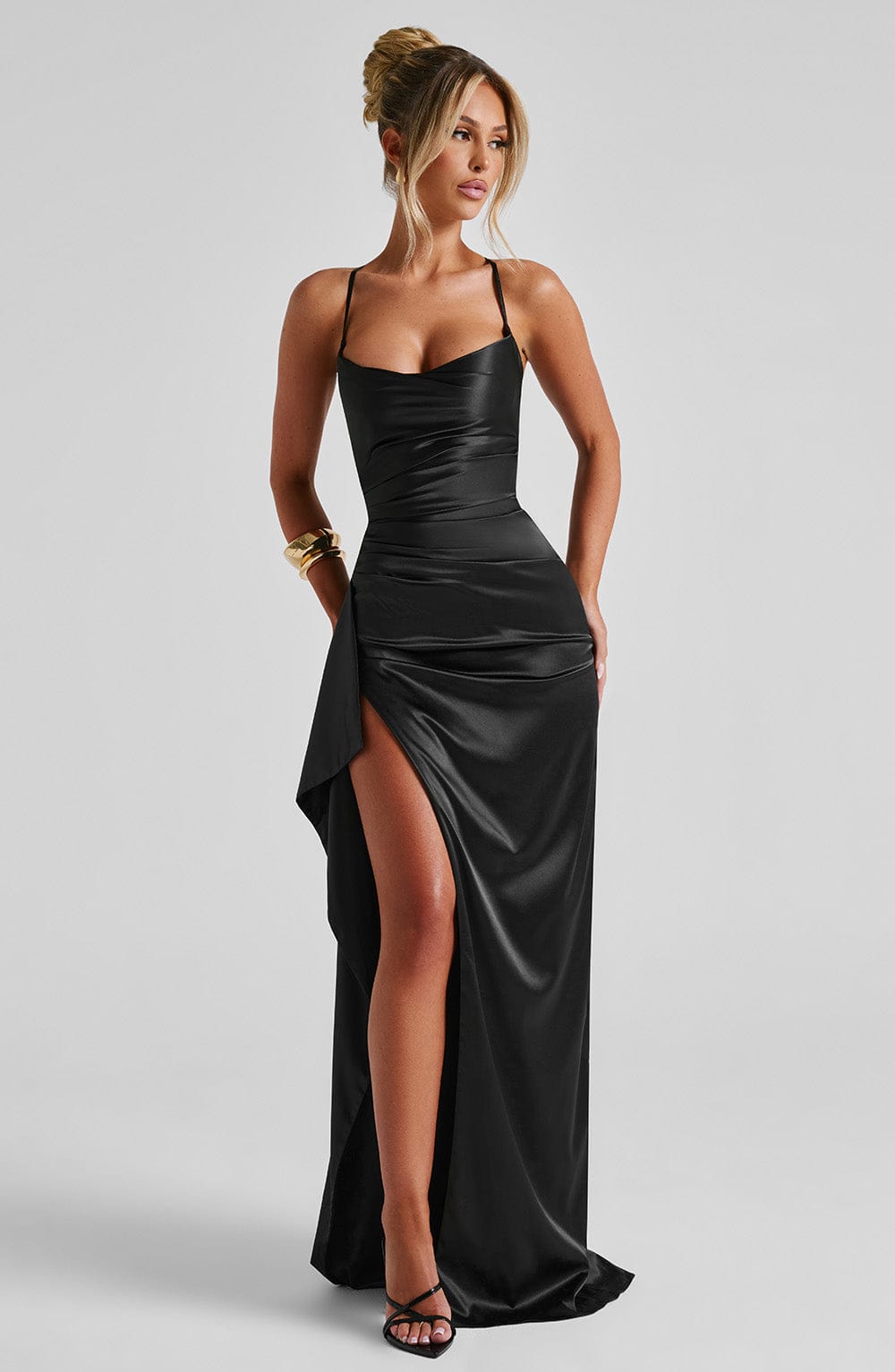 Maritza™ | Robe satinée premium à ouverture drapée