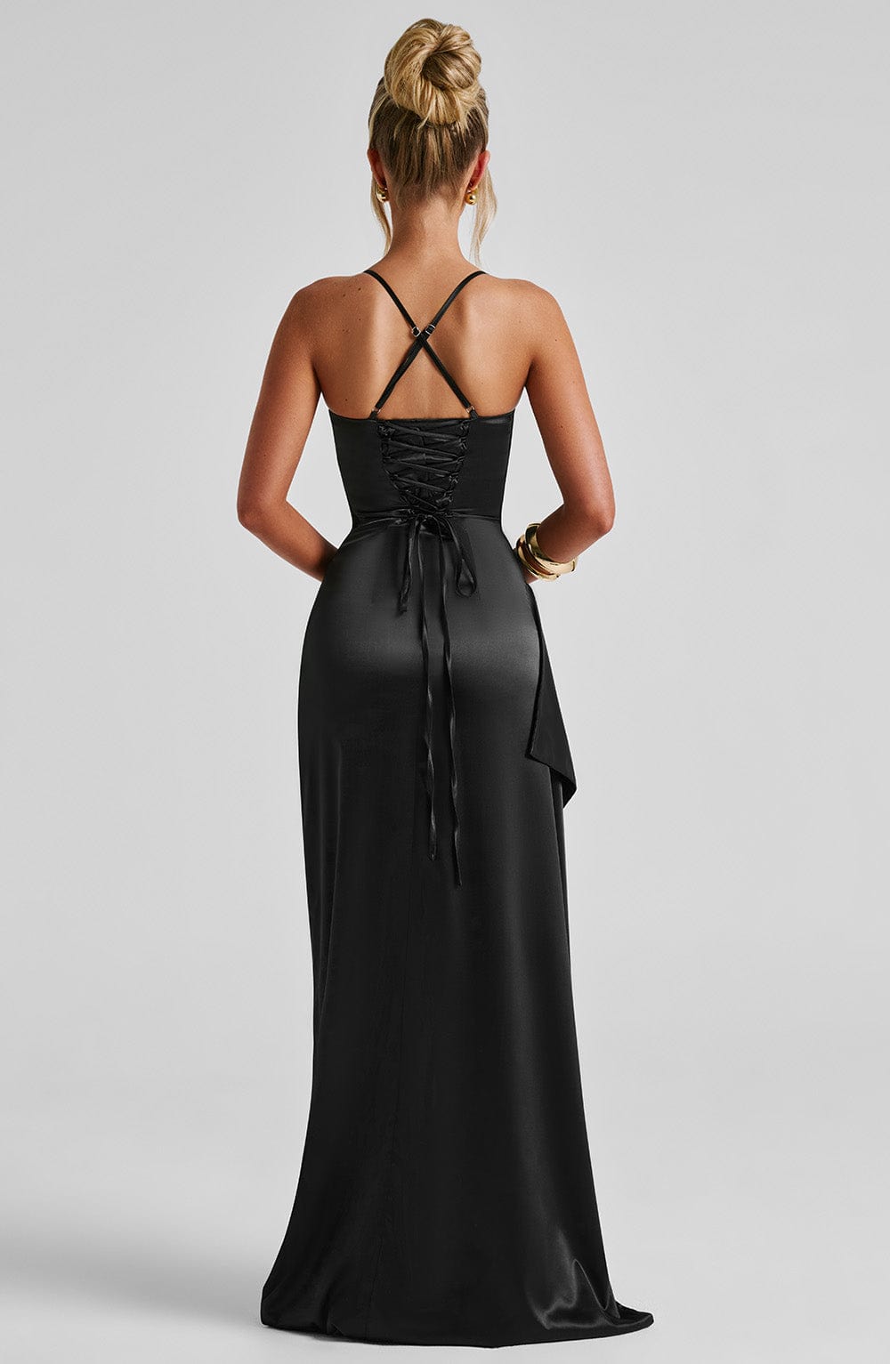 Maritza™ | Robe satinée premium à ouverture drapée