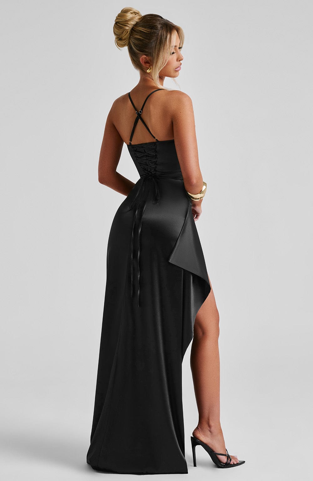 Maritza™ | Robe satinée premium à ouverture drapée