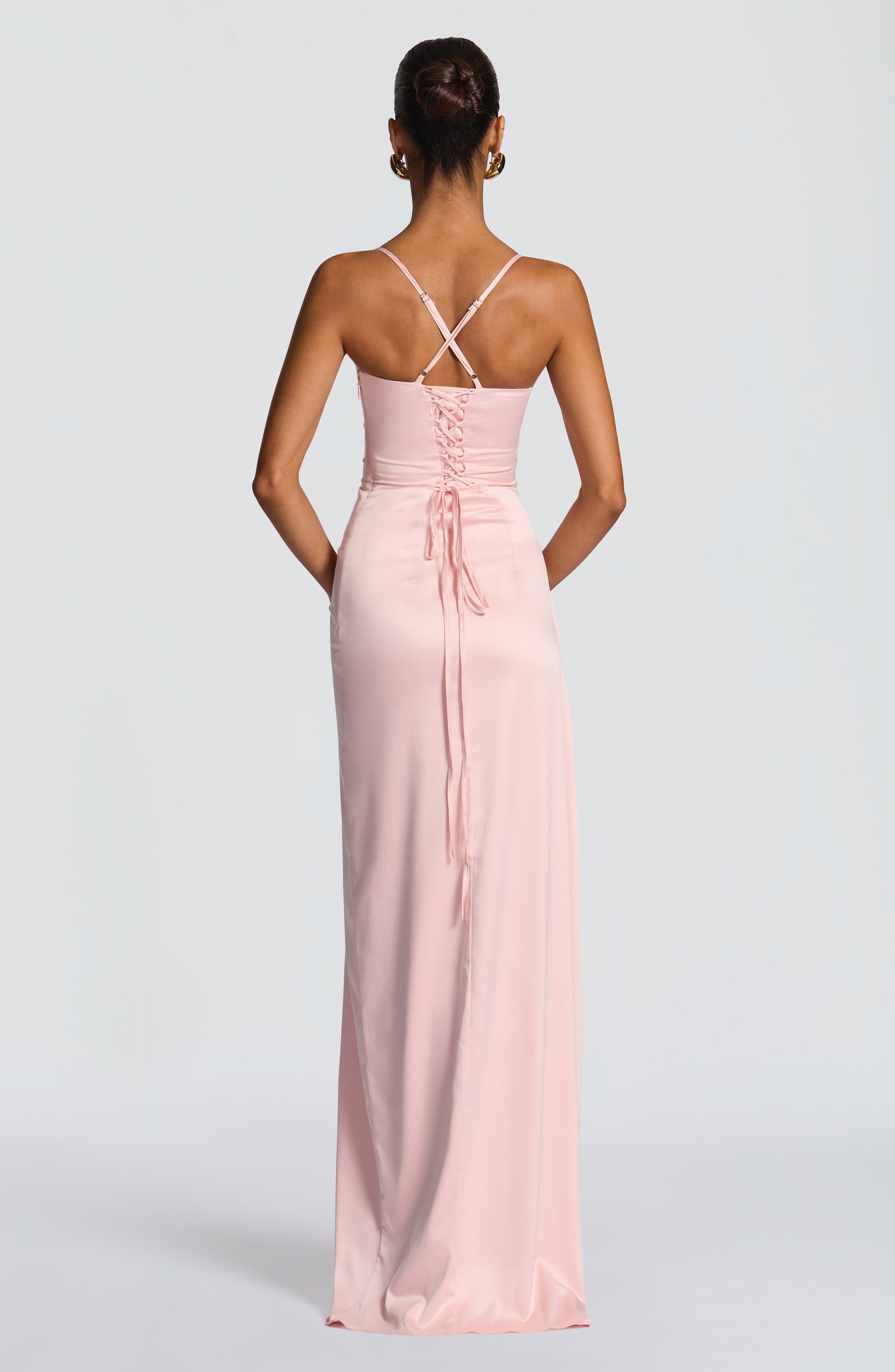 Maritza™ | Robe satinée premium à ouverture drapée