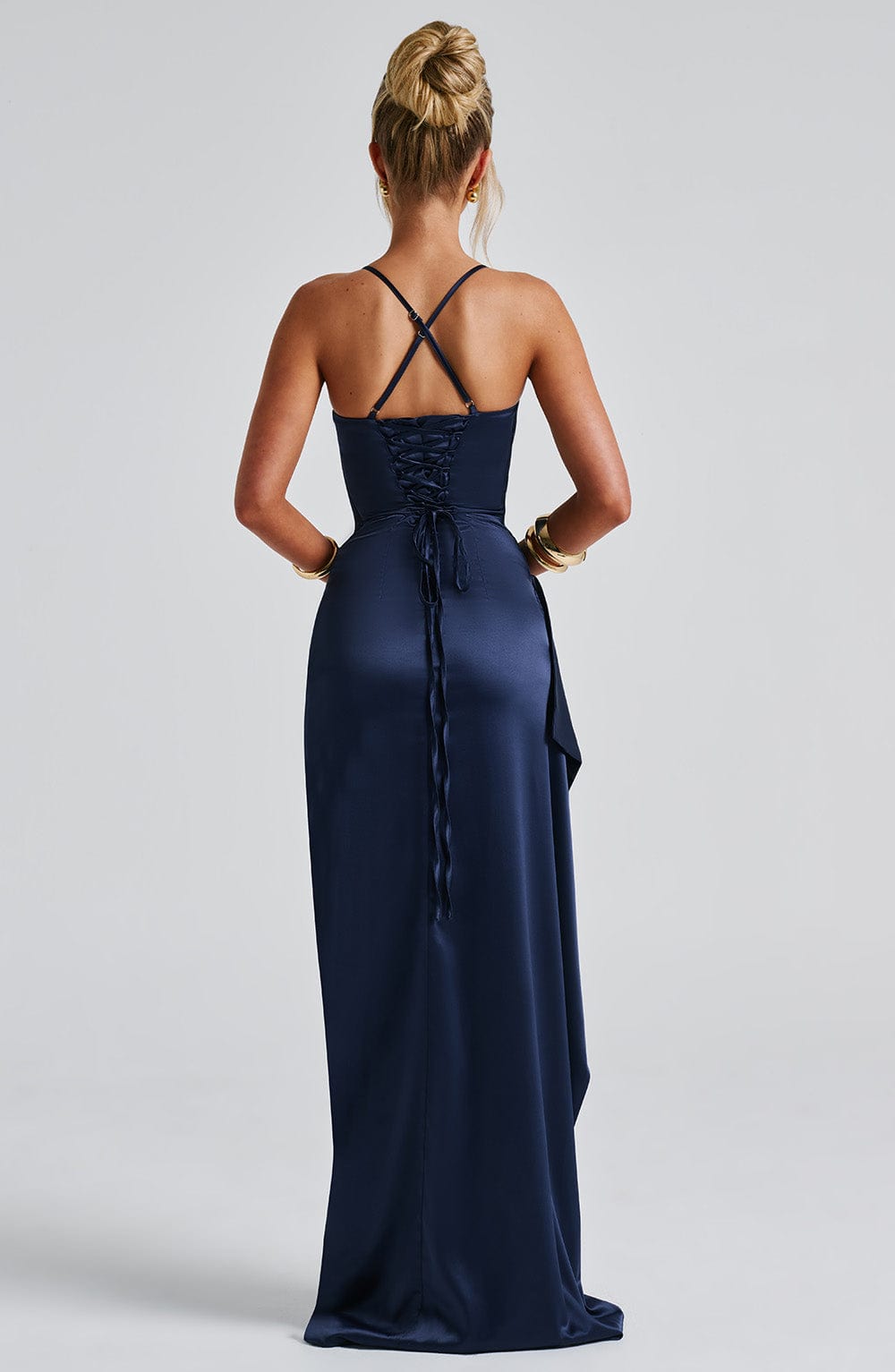 Maritza™ | Robe satinée premium à ouverture drapée