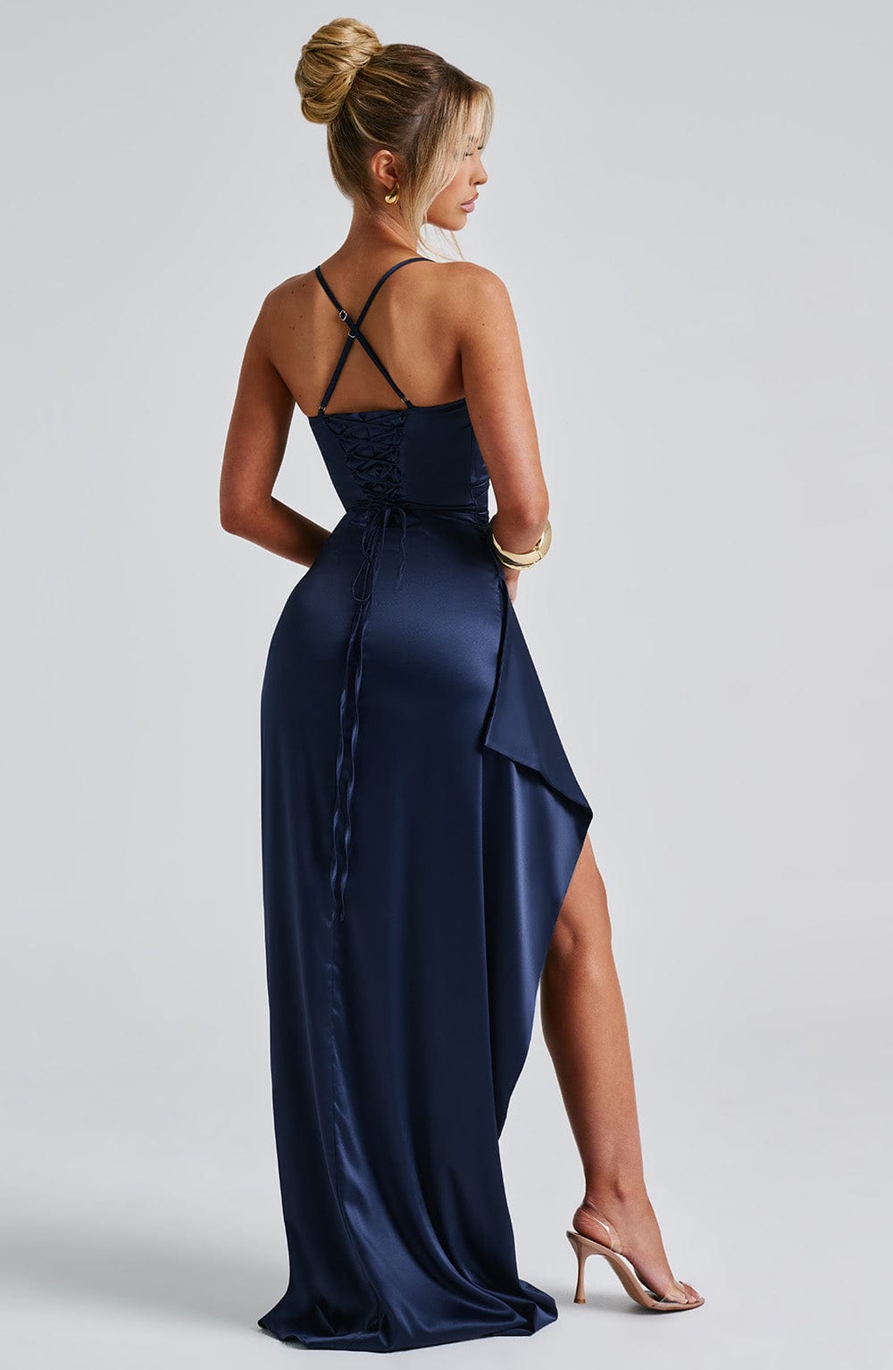 Maritza™ | Robe satinée premium à ouverture drapée