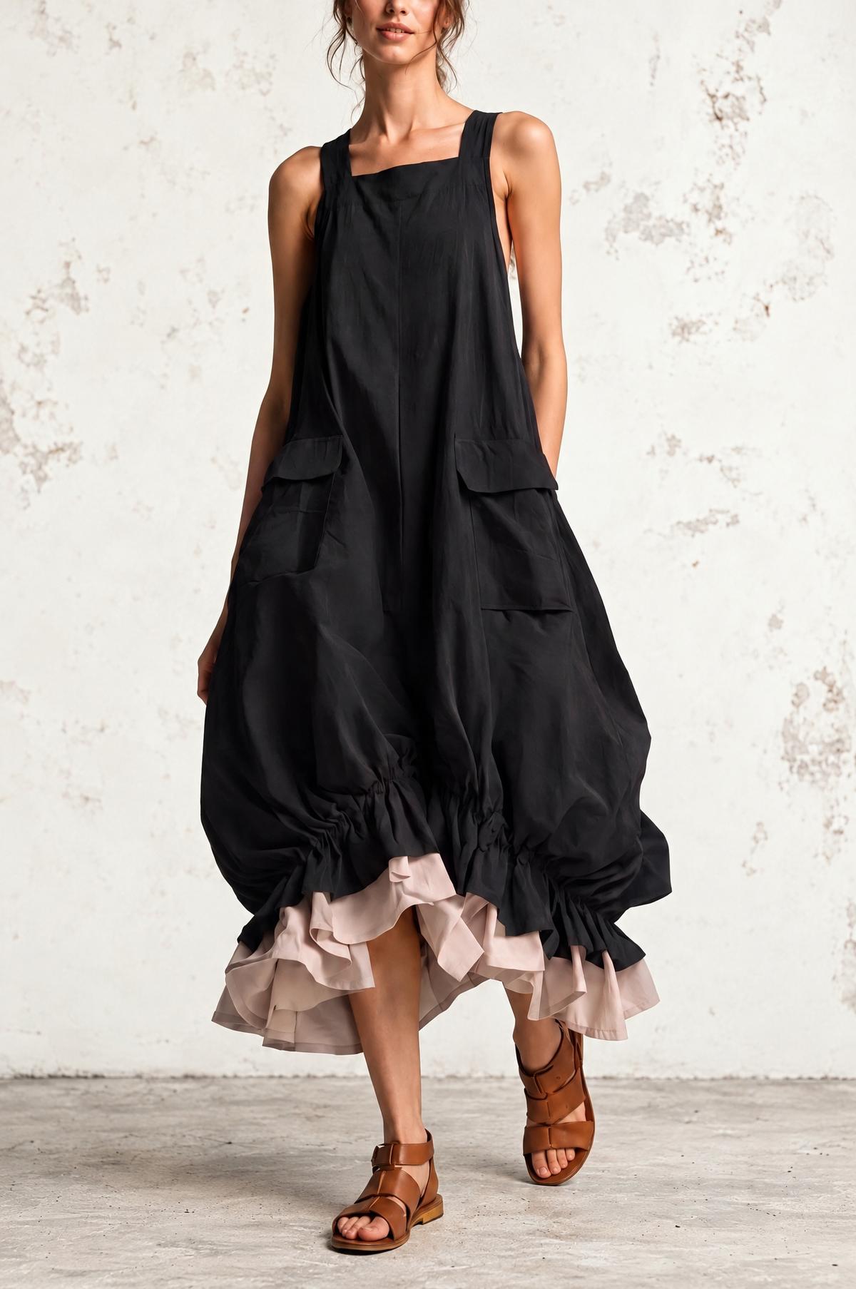 Daniela | Vestido Midi Globo sin Mangas con Bolsas Grandes, Capas y Bajo con Volantes